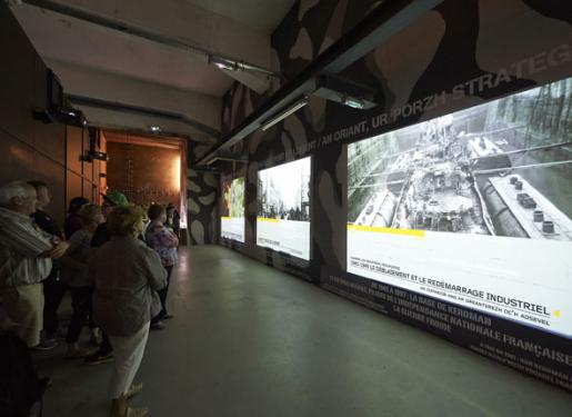 grands écrans dans le musée du sous-marin flore