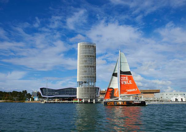 le batiment de la cité de la voile à lorient